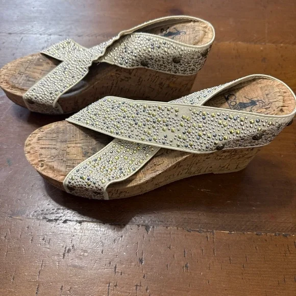 Corkys Women's Sandals with Rhinestone Embellishments - Cream and Gold size 7 - Picture 2 of 12